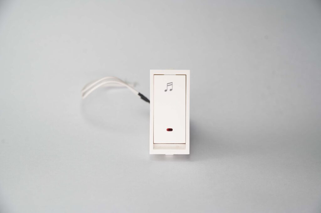 10A BELL PUSH WITH INDICATOR 1M